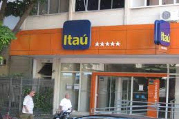 Itaú: Bancários de todo o Brasil protestam contra implantação da reforma trabalhista