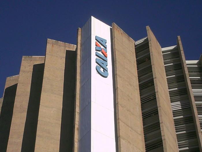 Megaevento com dinheiro público debate desmonte da Caixa