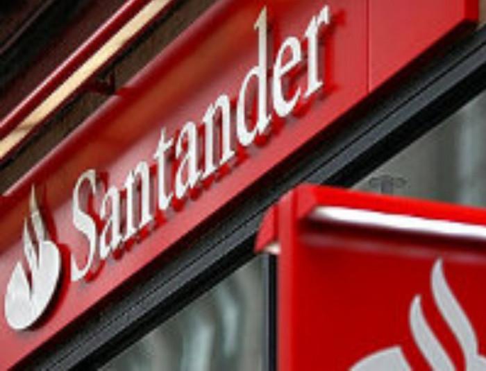 Protesto no Santander em Cornélio Procópio (PR) denuncia demissão de bancário