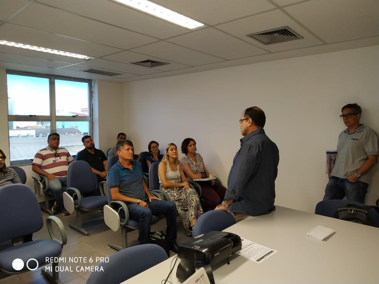 Reunião com os funcionários da Caixa
