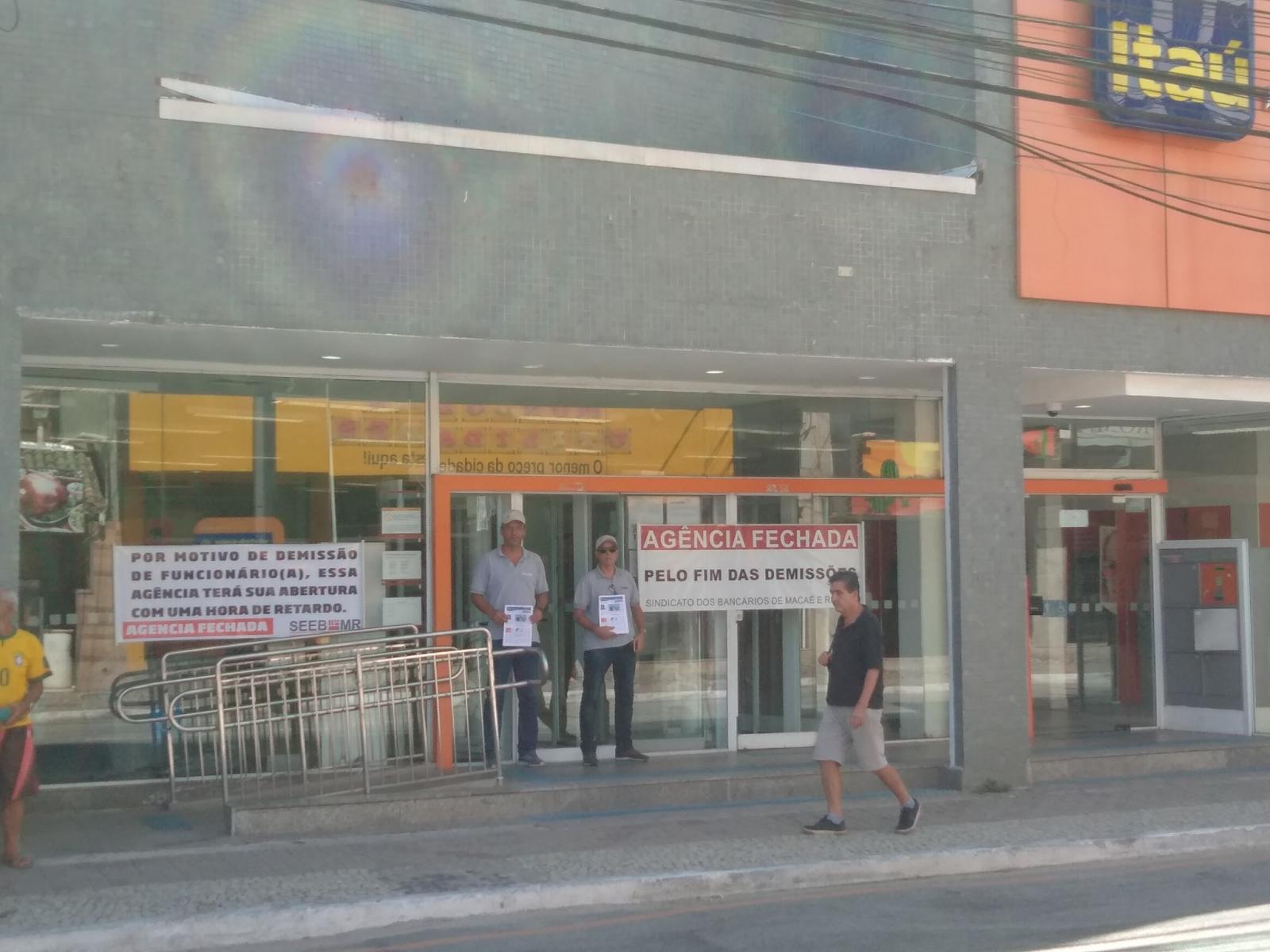 Paralisação na agência do Itaú do centro, em Macaé