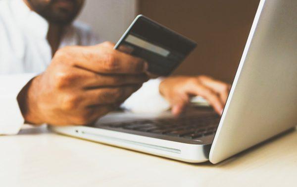 Projeto visa impedir acordo entre governo e bancos