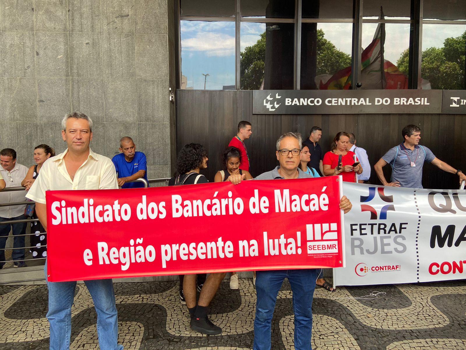 Pela redução dos juros e mais emprego, Sindicato participa de movimento em frente ao Banco Central