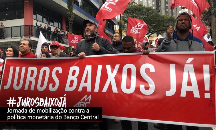 Trabalhadores pedem o fim dos juros altos no Brasil