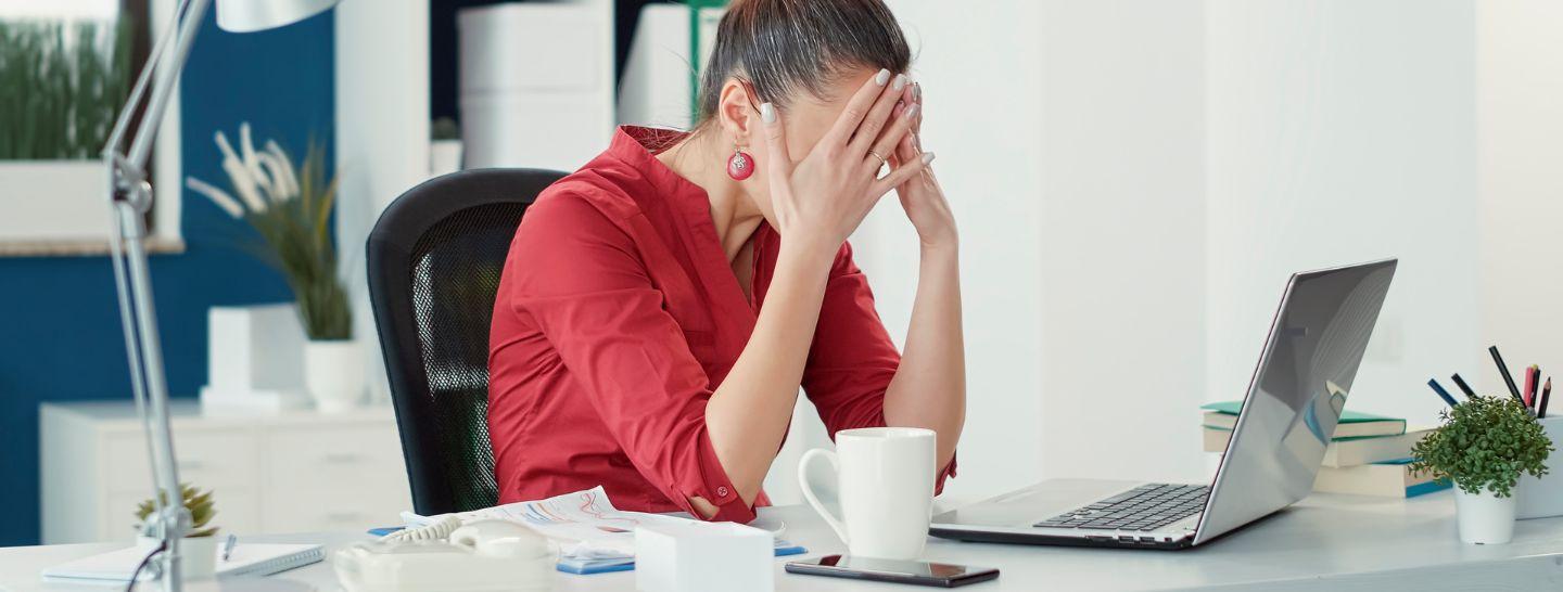Trabalhadores brasileiros estão estressados, tristes e com raiva num cenário de precarização