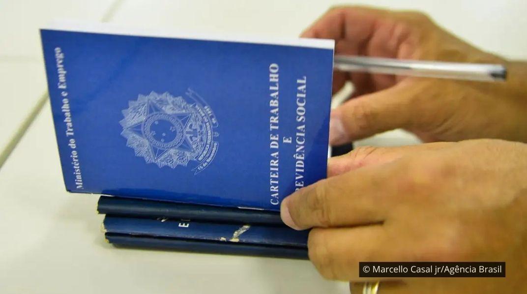 Brasil bate novo recorde de carteira assinada, no rendimento real e na queda de desemprego